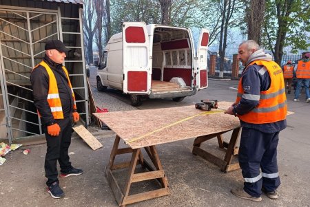 Приморському районі ліквідовують наслідки масованої атаки (фото)