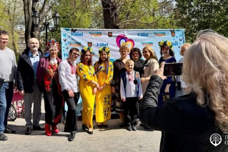 Мистецький захід до Дня вдячності волонтерам провели в Міськсаду Одеси (фото)