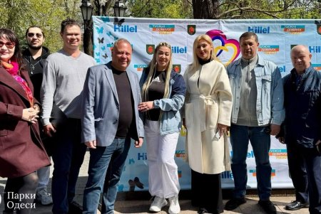 Мистецький захід до Дня вдячності волонтерам провели в Міськсаду Одеси (фото)