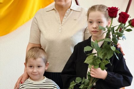 В Одесі родині загиблого військовослужбовця вручили державну нагороду (фото)