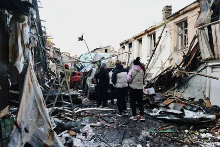 У Хаджибейському районі Одеси триває ліквідація наслідків обстрілу (фоторепортаж)