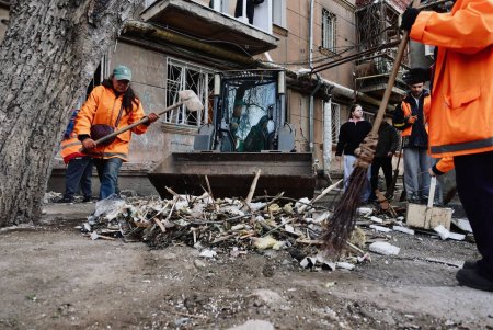 У Хаджибейському районі Одеси триває ліквідація наслідків обстрілу (фоторепортаж)