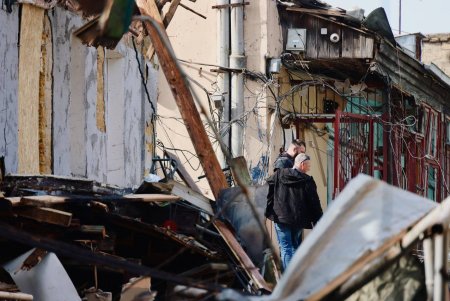 У Хаджибейському районі Одеси триває ліквідація наслідків обстрілу (фоторепортаж)