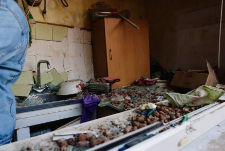 У Хаджибейському районі Одеси триває ліквідація наслідків обстрілу (фоторепортаж)