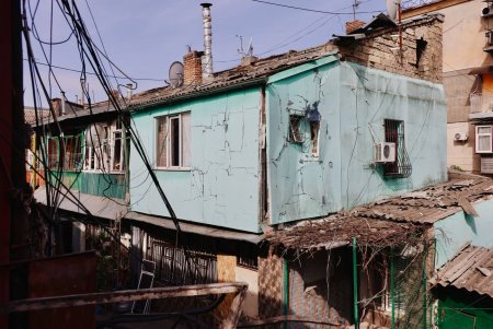 У Хаджибейському районі Одеси триває ліквідація наслідків обстрілу (фоторепортаж)