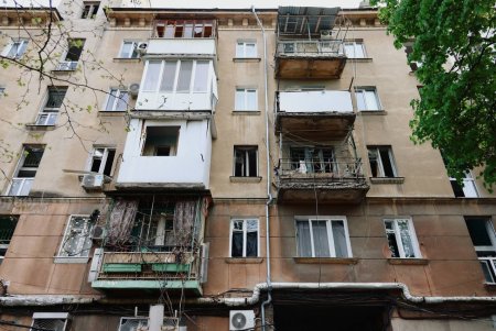 У Хаджибейському районі Одеси триває ліквідація наслідків обстрілу (фоторепортаж)