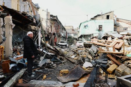 У Хаджибейському районі Одеси триває ліквідація наслідків обстрілу (фоторепортаж)