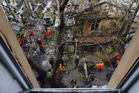 У Хаджибейському районі Одеси триває ліквідація наслідків обстрілу (фоторепортаж)