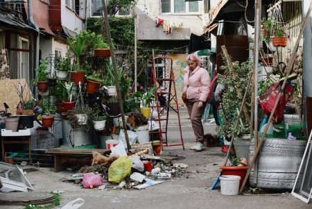 У Хаджибейському районі Одеси триває ліквідація наслідків обстрілу (фоторепортаж)