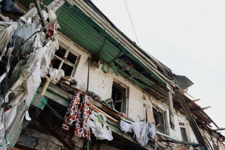 У Хаджибейському районі Одеси триває ліквідація наслідків обстрілу (фоторепортаж)