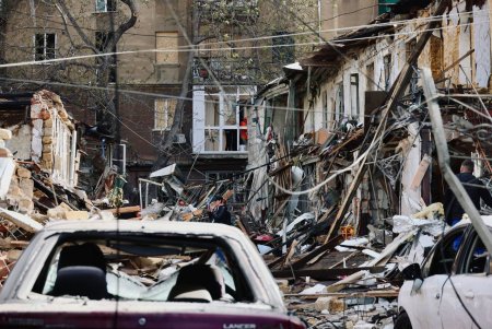 У Хаджибейському районі Одеси триває ліквідація наслідків обстрілу (фоторепортаж)