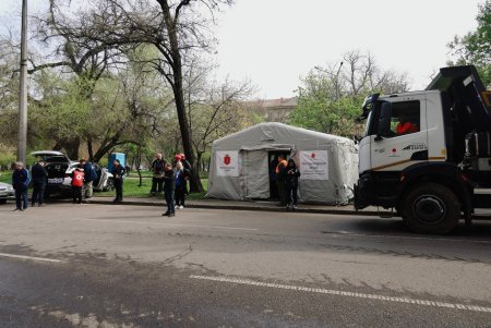 У Хаджибейському районі Одеси триває ліквідація наслідків обстрілу (фоторепортаж)