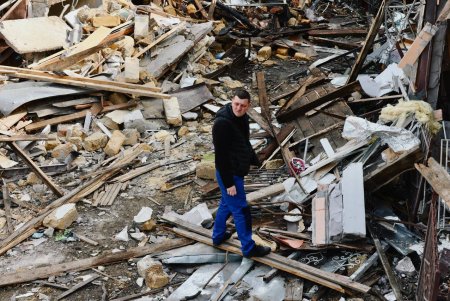 У Хаджибейському районі Одеси триває ліквідація наслідків обстрілу (фоторепортаж)