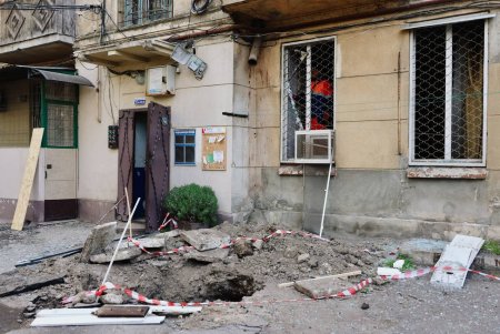 У Хаджибейському районі Одеси триває ліквідація наслідків обстрілу (фоторепортаж)