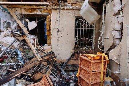 У Хаджибейському районі Одеси триває ліквідація наслідків обстрілу (фоторепортаж)