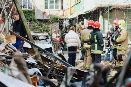 У Хаджибейському районі Одеси триває ліквідація наслідків обстрілу (фоторепортаж)