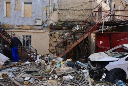 У Хаджибейському районі Одеси триває ліквідація наслідків обстрілу (фоторепортаж)