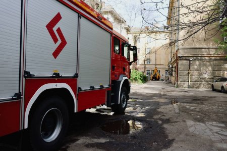 У Хаджибейському районі Одеси триває ліквідація наслідків обстрілу (фоторепортаж)