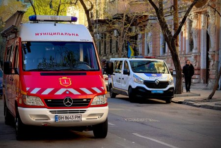 У Приморському районі Одеси ліквідовують наслідки нічної атаки (фото)