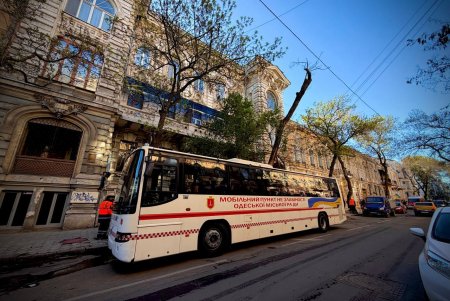 У Приморському районі Одеси ліквідовують наслідки нічної атаки (фото)