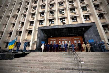 В Одесі урочисто підняли Військово-Морський Прапор ЗСУ (фото)