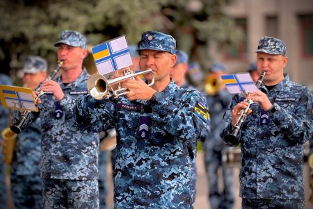 В Одесі урочисто підняли Військово-Морський Прапор ЗСУ (фото)