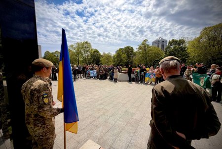 Дзвін памʼяті за полеглими героями пролунав в Одесі (фото)