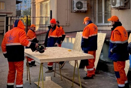 Після атаки в Одесі працюють комунальники та оперативний штаб (фото)