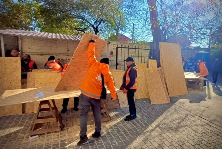 Після атаки в Одесі працюють комунальники та оперативний штаб (фото)