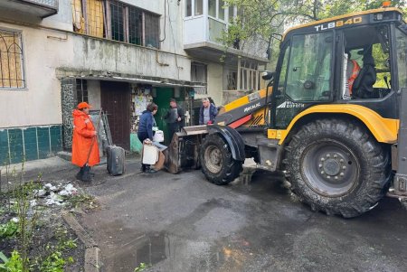 У Київському районі Одеси триває ліквідація наслідків атаки (фото)