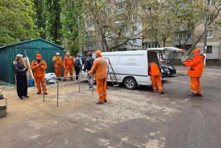 У Київському районі Одеси триває ліквідація наслідків атаки (фото)