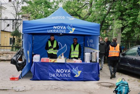 Одеські комунальники ліквідовують наслідки чергового ворожого обстрілу (фото)