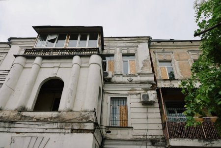 Одеські комунальники ліквідовують наслідки чергового ворожого обстрілу (фото)