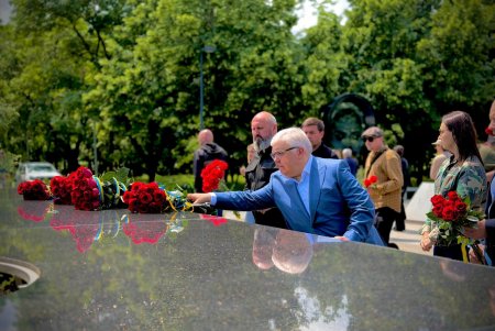Дзвін памʼяті за полеглими Героями лунав в Одесі (фото) Дзвін памʼяті за полеглими Героями лунав в Одесі (фото)