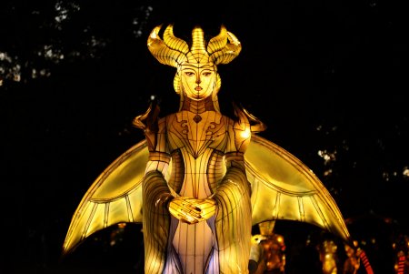 Магічні ельфи, феї та дракони: в Одесі відкрили "Парк ліхтарів" (фото)
