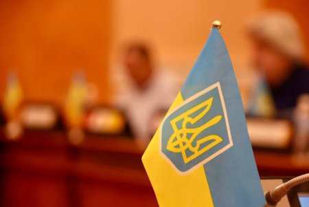 До Дня Конституції в Одесі відзначили службовців місцевого самоврядування (фото)
