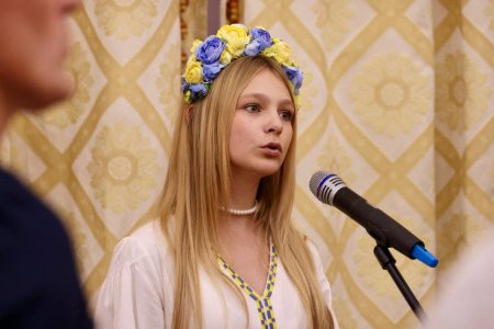До Дня Конституції в Одесі відзначили службовців місцевого самоврядування (фото)