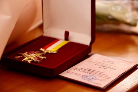 До Дня Конституції в Одесі відзначили службовців місцевого самоврядування (фото)
