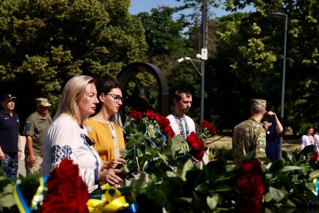У День Конституції в Одесі вшанували пам'ять полеглих захисників (фото)