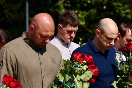 У День Конституції в Одесі вшанували пам'ять полеглих захисників (фото)
