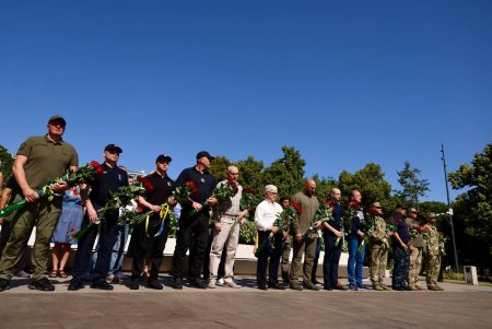 У День Конституції в Одесі вшанували пам'ять полеглих захисників (фото)