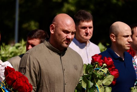 У День Конституції в Одесі вшанували пам'ять полеглих захисників (фото)
