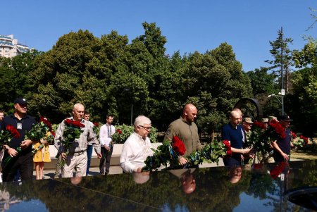 У День Конституції в Одесі вшанували пам'ять полеглих захисників (фото)