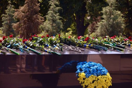 У День Конституції в Одесі вшанували пам'ять полеглих захисників (фото)