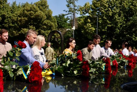 У День Конституції в Одесі вшанували пам'ять полеглих захисників (фото)