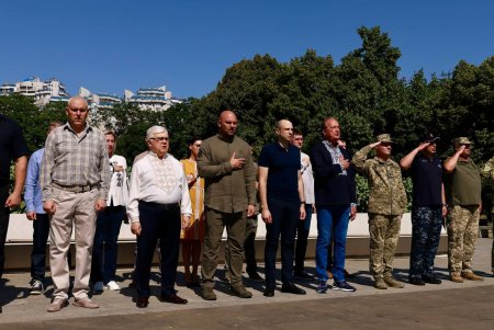 У День Конституції в Одесі вшанували пам'ять полеглих захисників (фото)