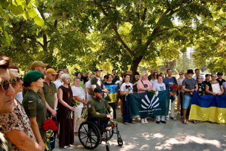 В Одесі пролунав Дзвін памʼяті за полеглими героями (фото) В Одесі пролунав Дзвін памʼяті за полеглими героями (фото)
