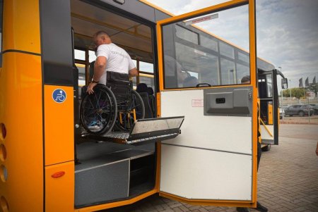 Одеса отримала два нові інклюзивні шкільні автобуси (фото)