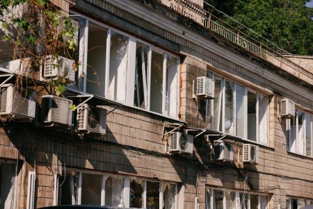 Тривають роботи з ліквідації наслідків ранкової атаки (фоторепортаж)