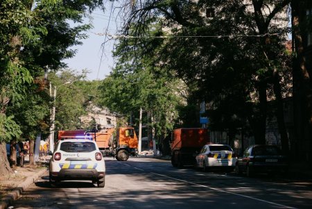 Тривають роботи з ліквідації наслідків ранкової атаки (фоторепортаж)
